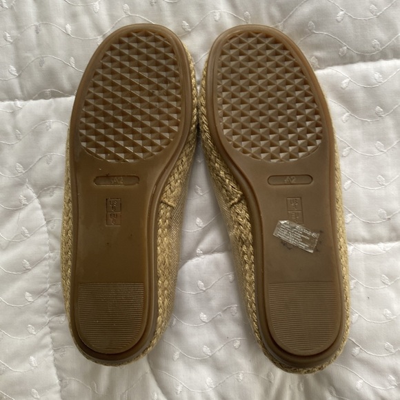 Gold metallic flats with rope like sides. - Picture 4 of 5